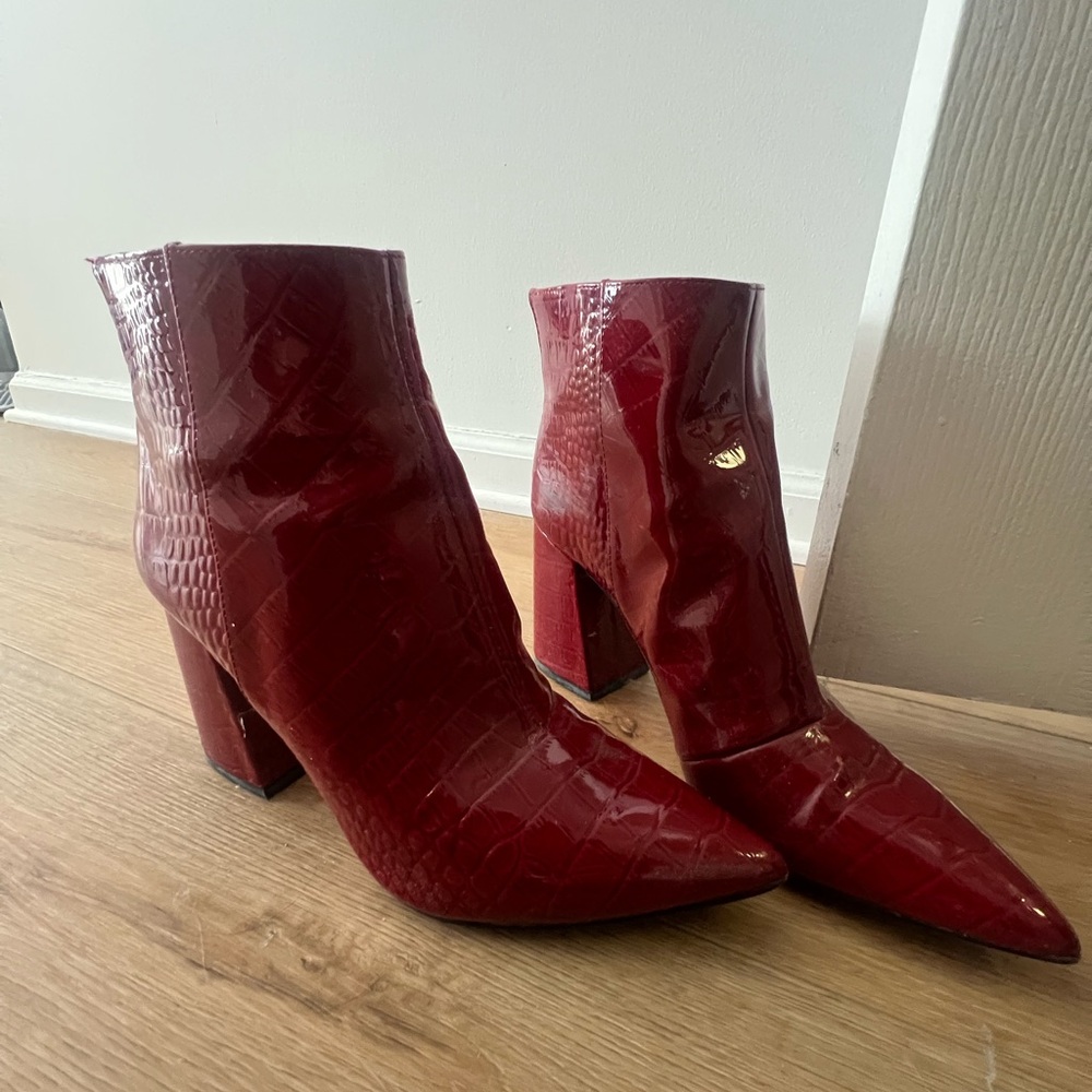 Elegant Red Croc-Embossed Ankle Boots